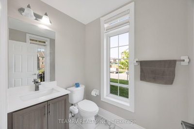 1161 Upper Thames Drive • Woodstock, ON photo 8