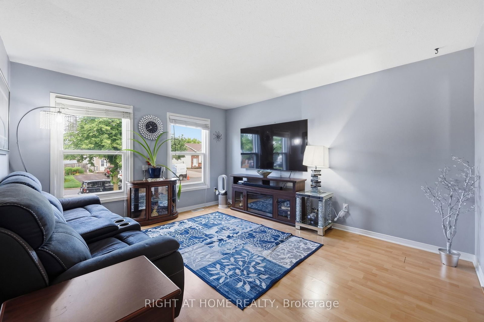 5709 Deerbrook Street • Niagara Falls, ON photo 4