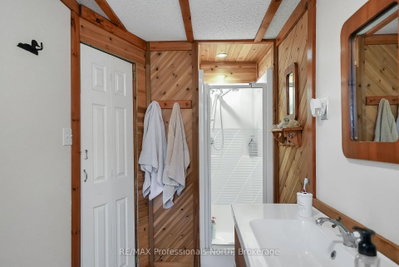 10549 Devil's Lake WAO • Minden Hills, ON photo 8