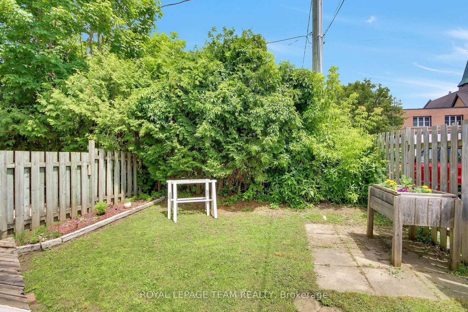 307 Cyr Avenue • Ottawa, ON photo 12