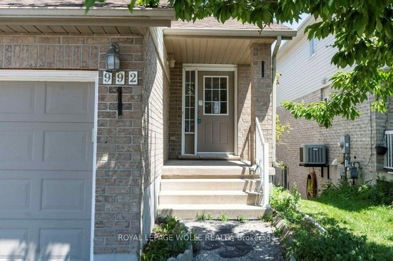 992 Copper Leaf Crescent