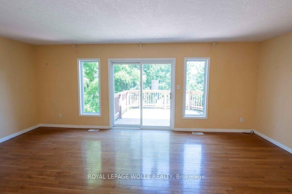 992 Copper Leaf Crescent • Kitchener, ON photo 6
