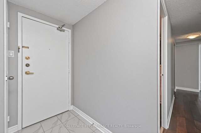2502 - 530 Laurier Avenue W