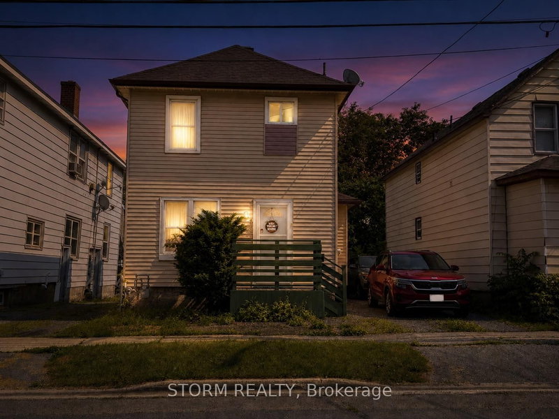 456 4th Street W
