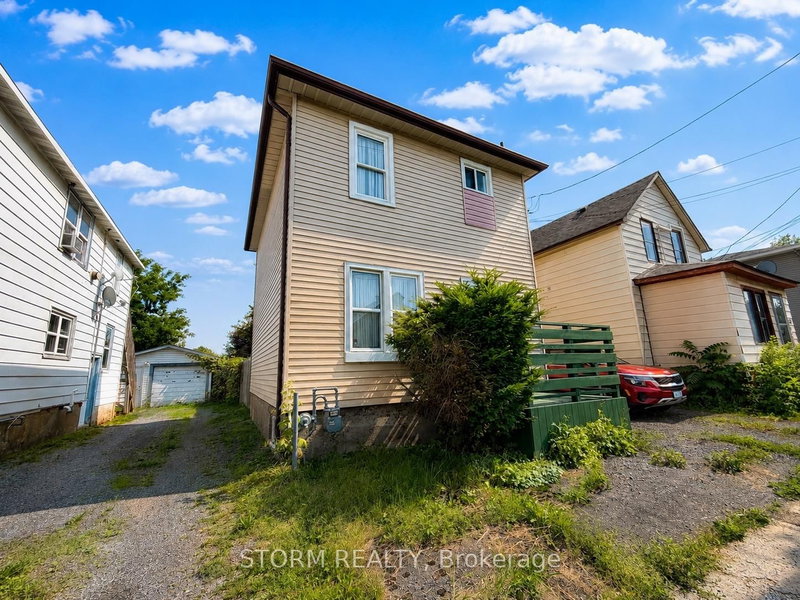 456 4th Street W