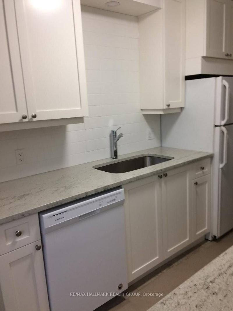 568 Gladstone Ave photo 4