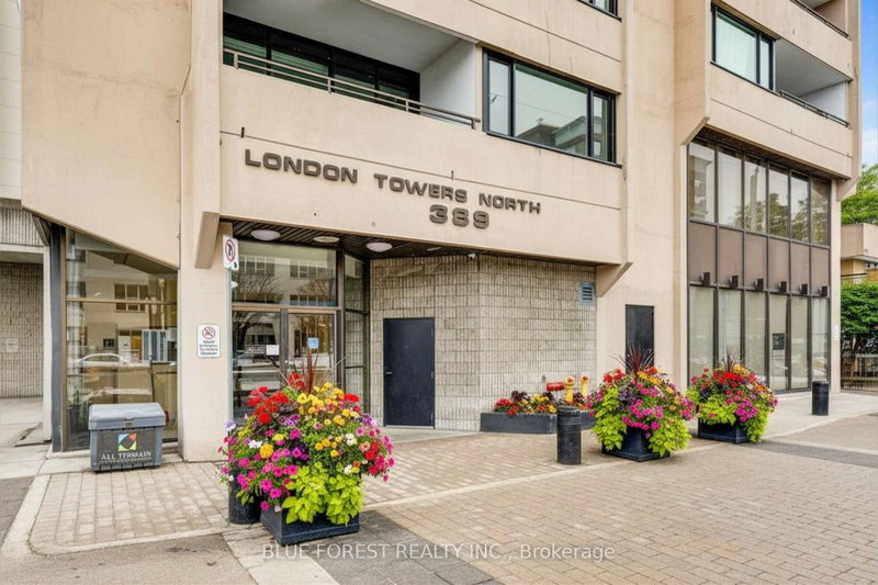 home for sale on 1705-389 Dundas Street W