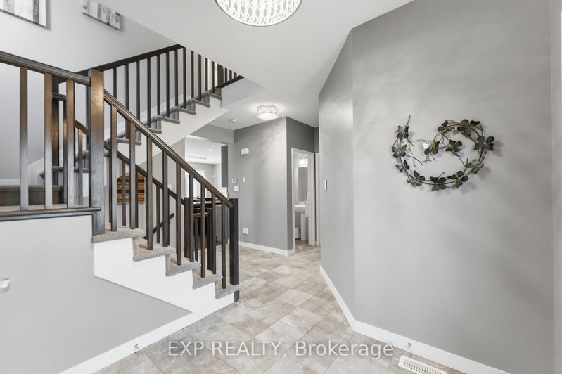 307 Oxer Pl photo 5
