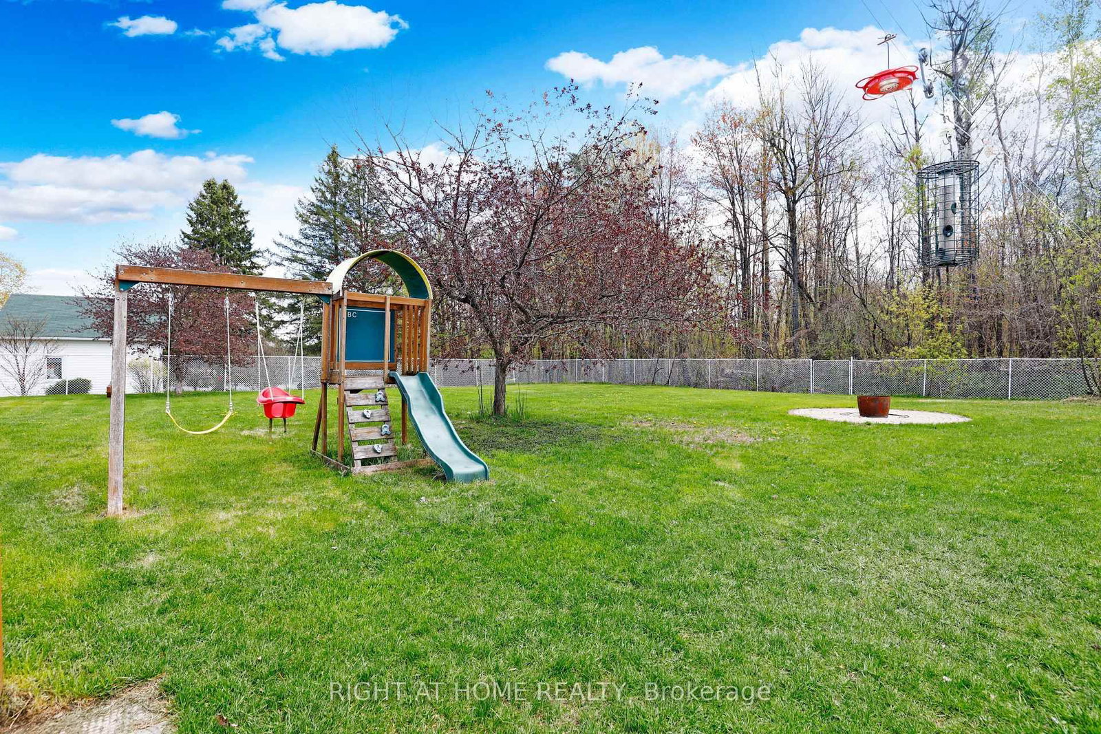902 Rue Elizabeth Street • Alfred and Plantagenet, ON photo 27