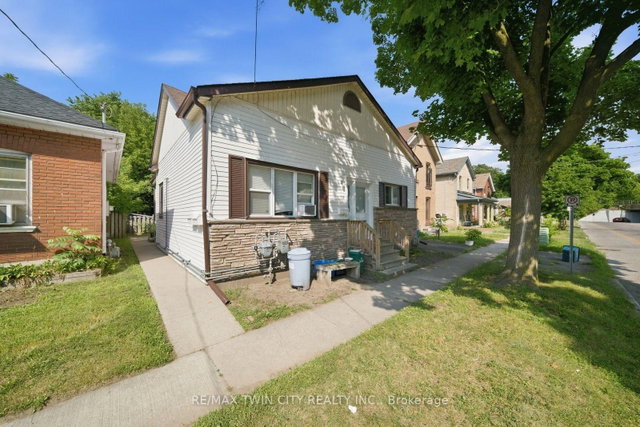 Upper - 172 Albion Street N