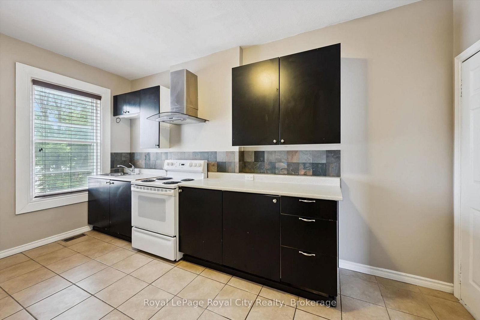 90 Neeve Street • Guelph, ON photo 16