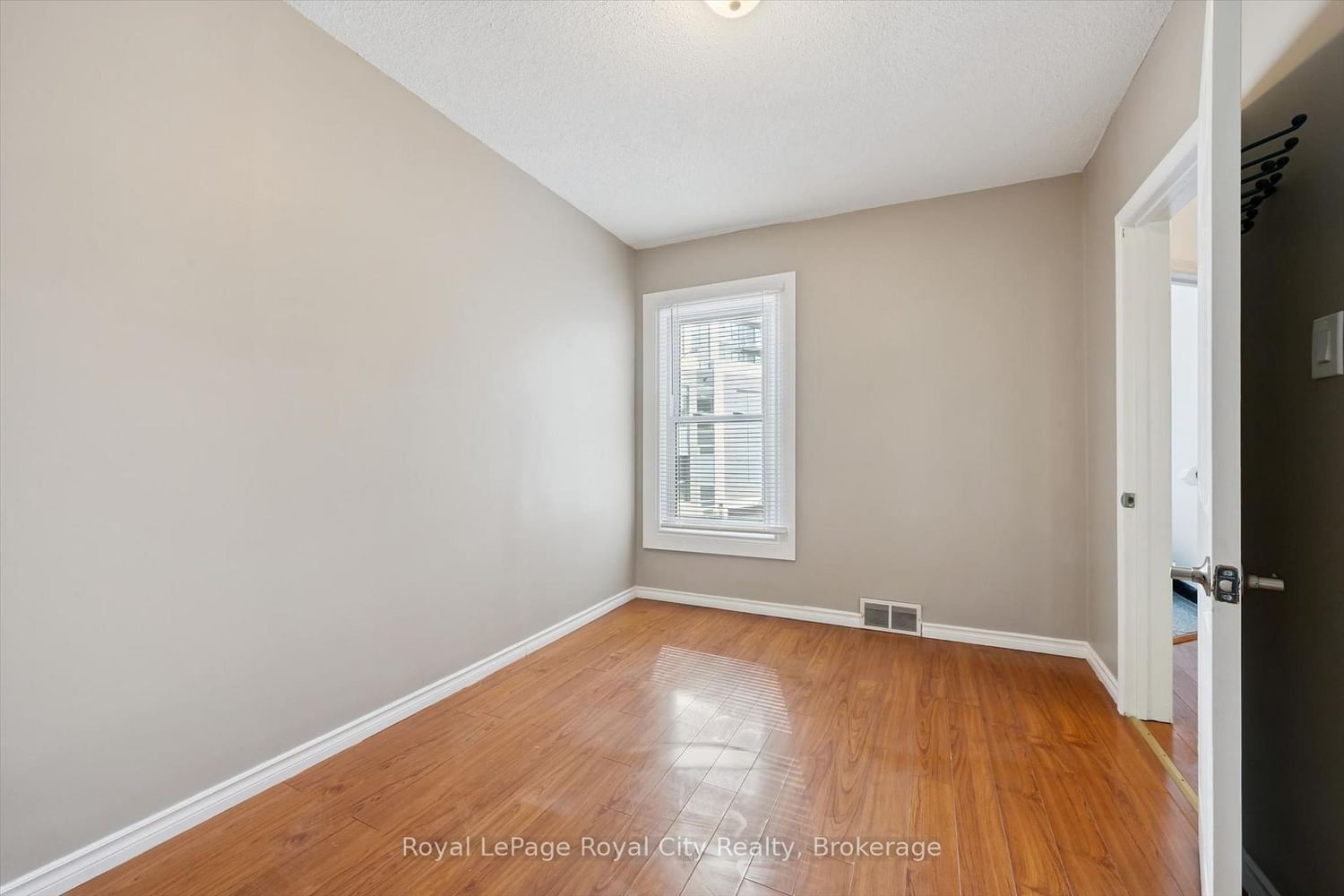 90 Neeve Street • Guelph, ON photo 28