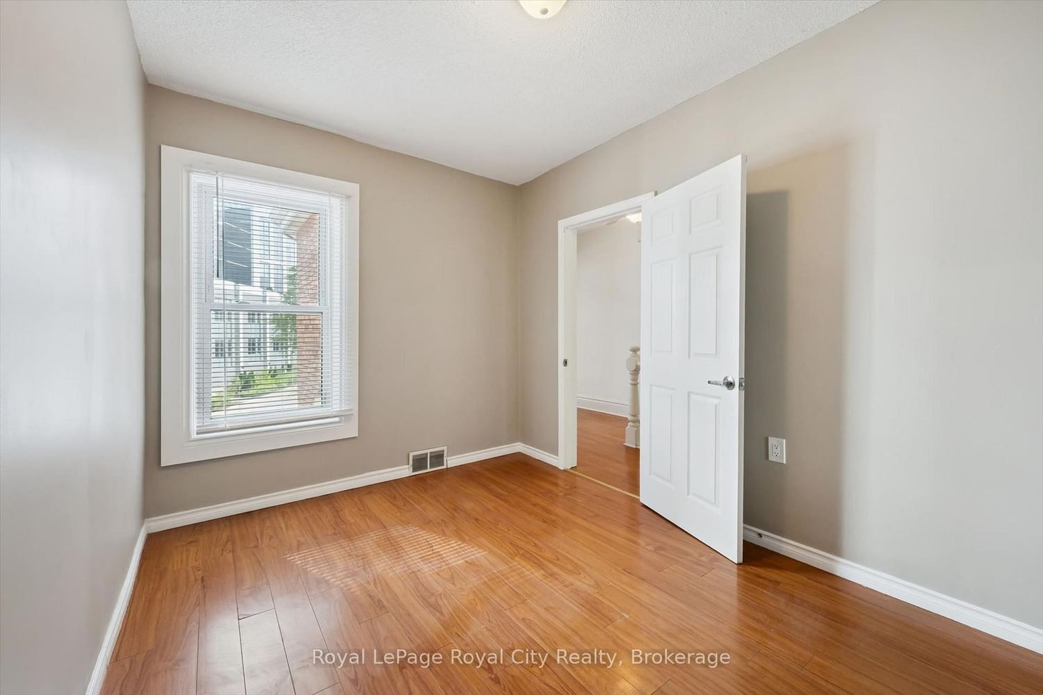 90 Neeve Street • Guelph, ON photo 30