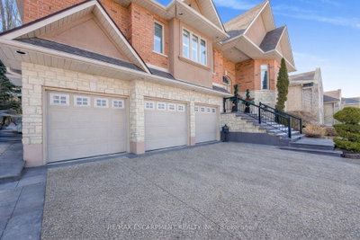 130 DORCHESTER Drive — photo 2