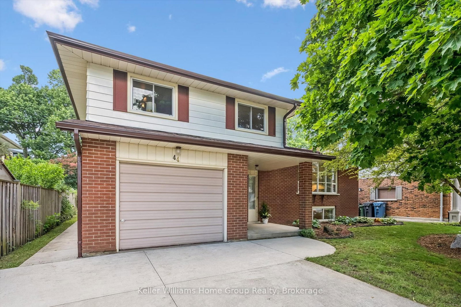 Detached House for sale at 44 Sherwood Drive, Guelph, Ontario, N1E 1R6 - General Hospital - MLS: X13552808