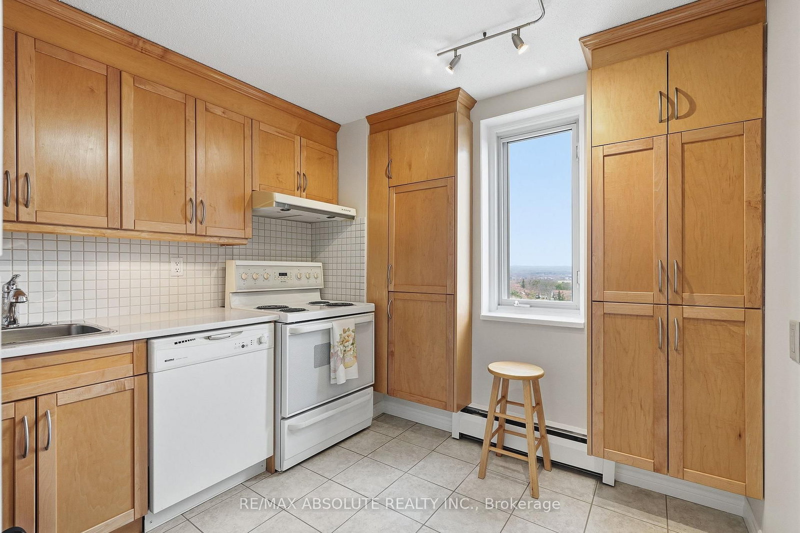 915 Elmsmere Road • #1010 • Ottawa, ON photo 14