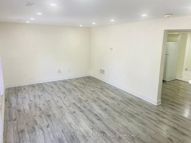 138-140 Grand Avenue E