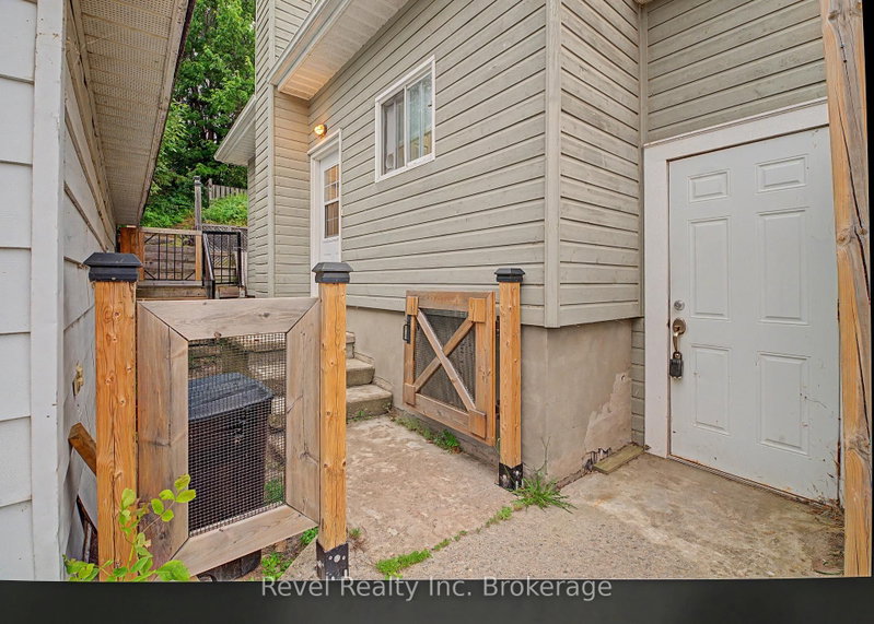 148 MAIN Street S