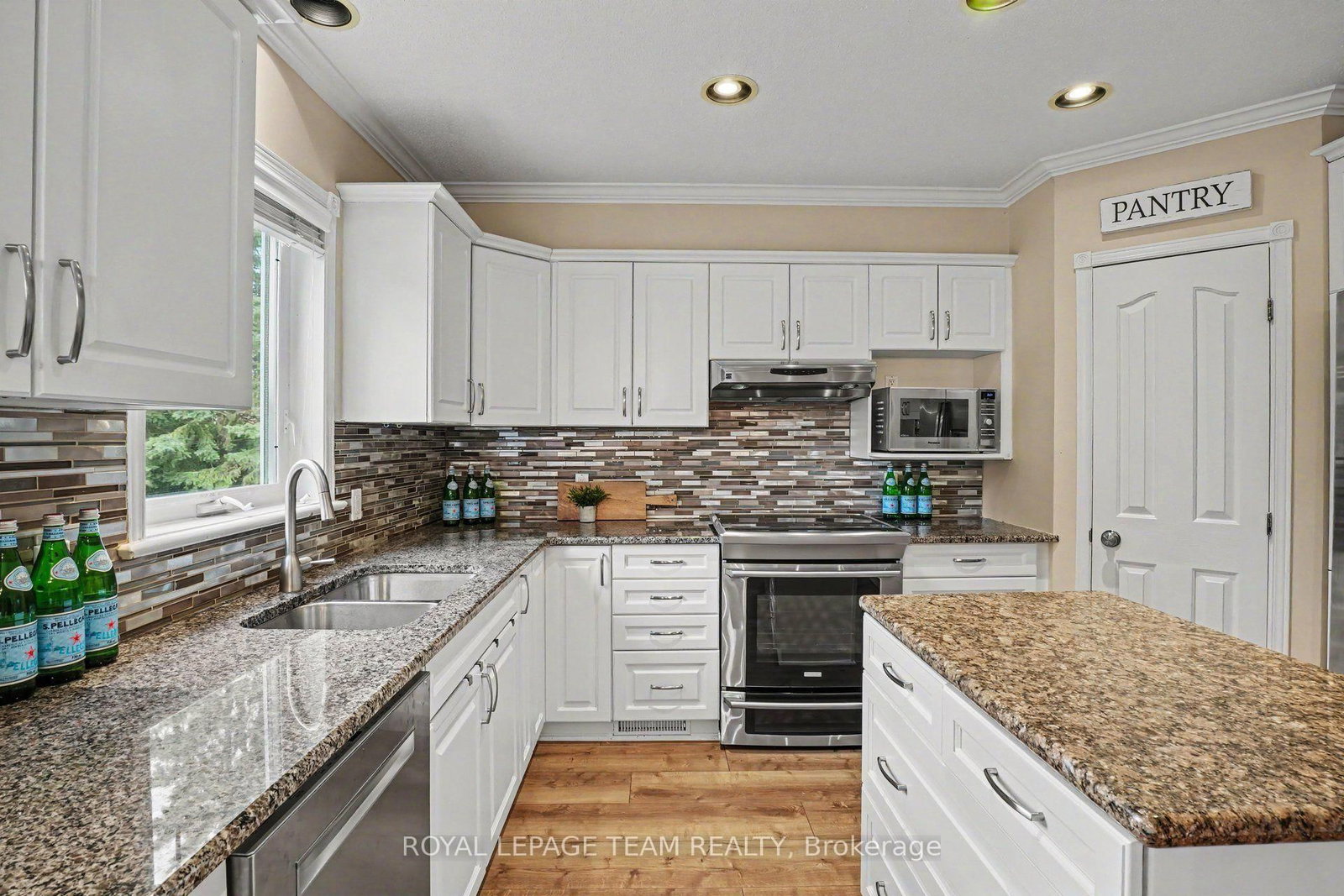 14 Elk Island Court • Kanata, ON photo 10