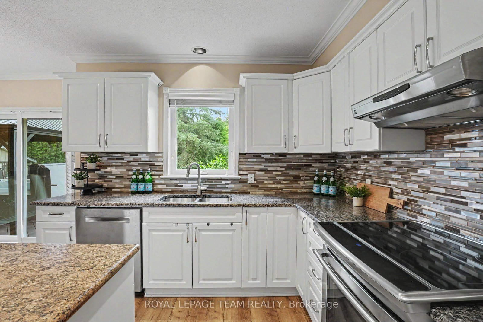 14 Elk Island Court • Kanata, ON photo 8