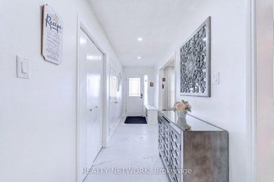 214 Merrilee Crescent — more photos