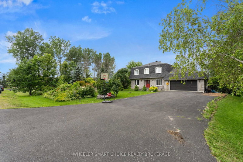 7 Loyalist Crescent