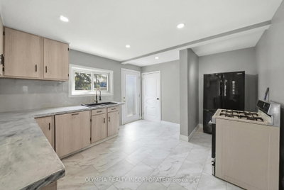 215 Dufferin Street N — more photos