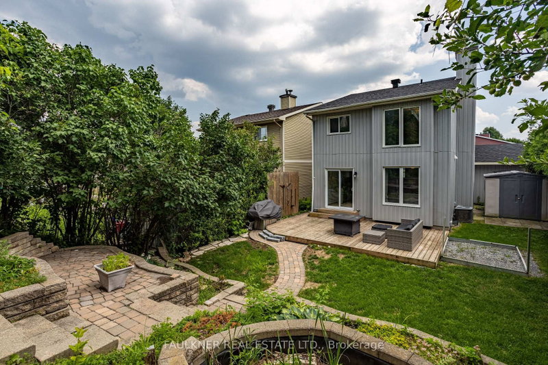 82 Fair Oaks Crescent