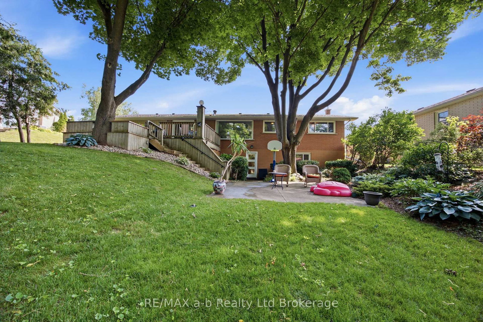 88 Hillside Avenue • Norfolk, ON photo 10