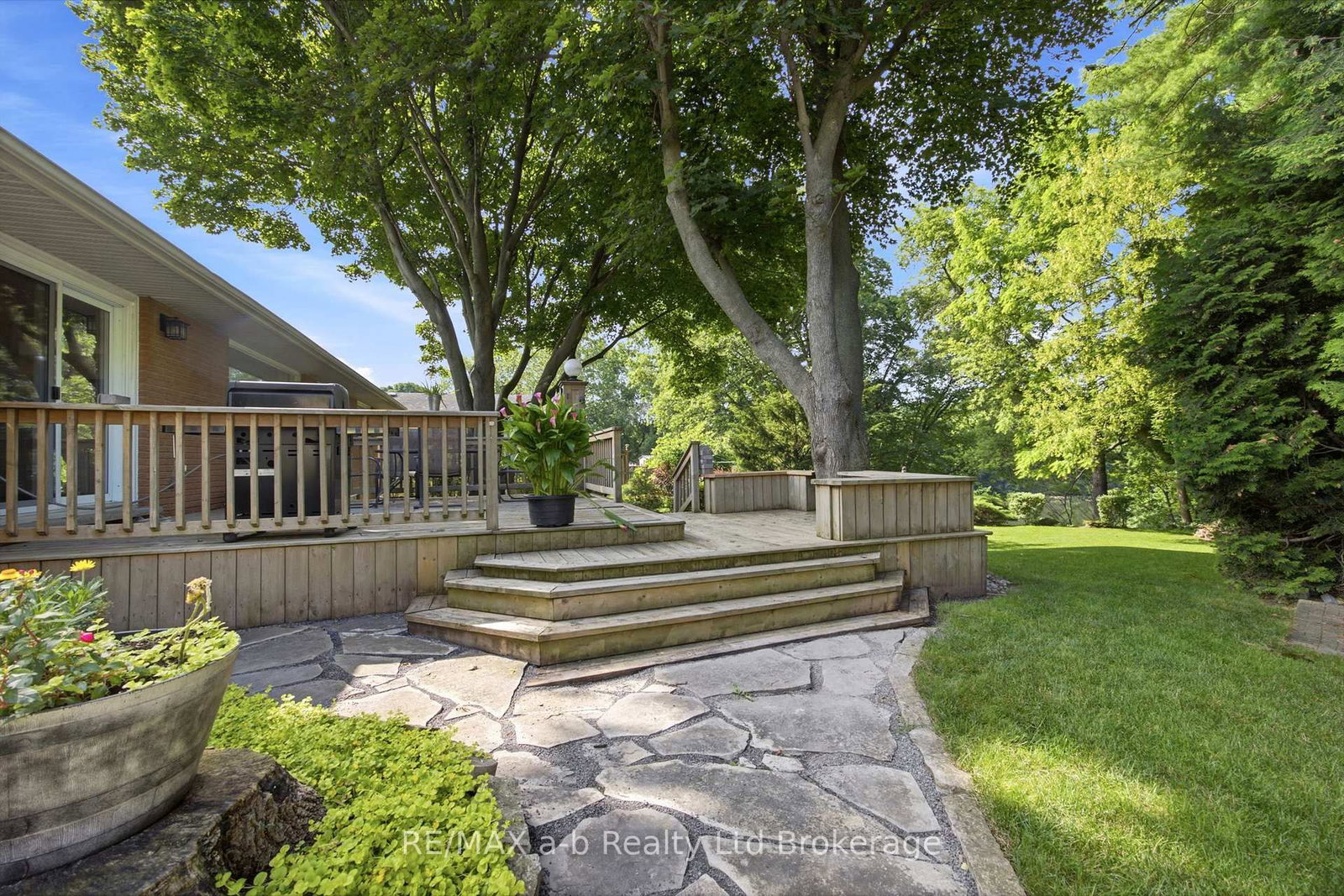 88 Hillside Avenue • Norfolk, ON photo 11