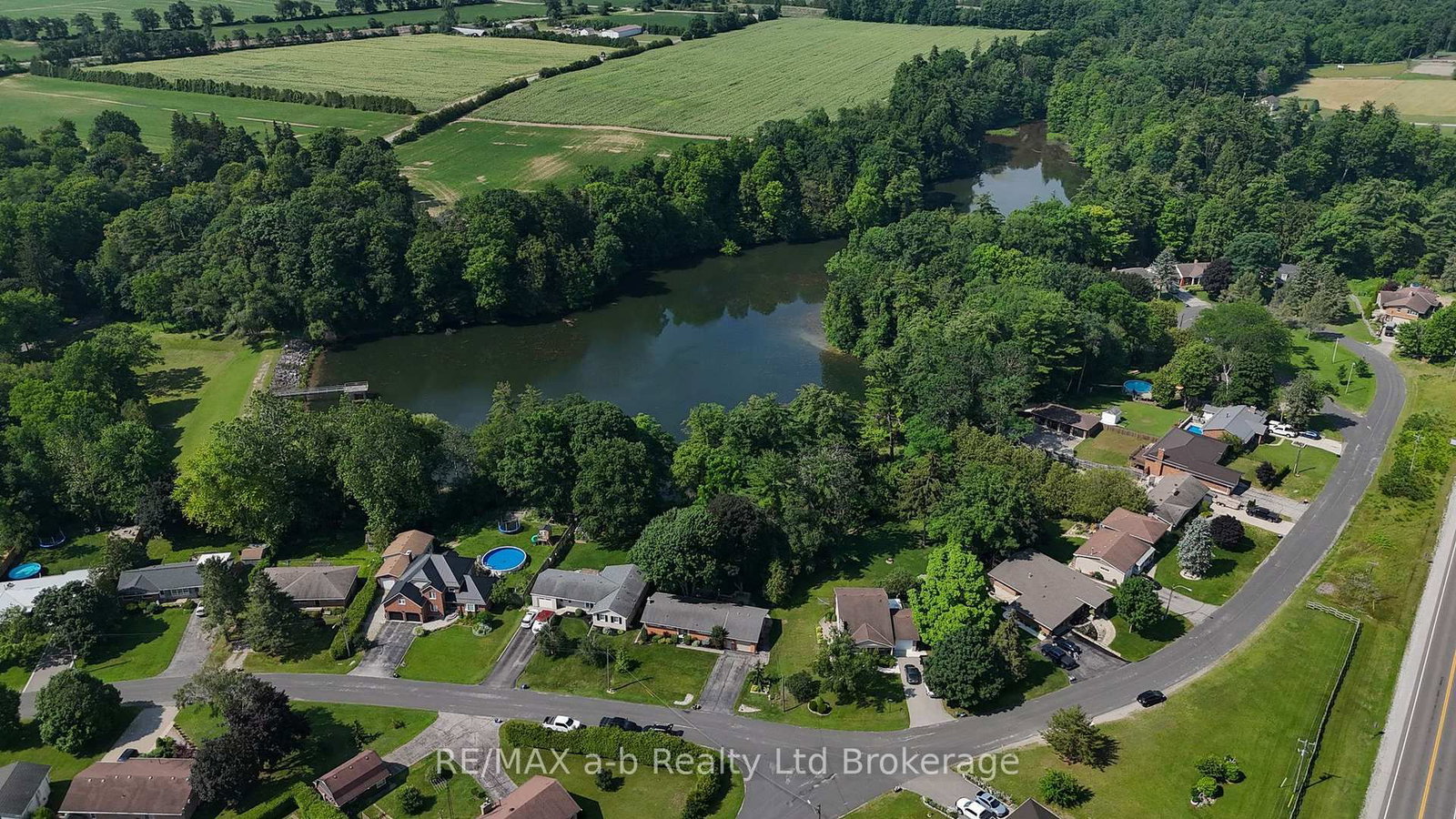 88 Hillside Avenue • Norfolk, ON photo 5