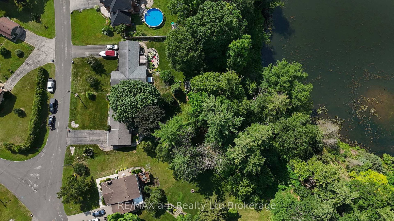 88 Hillside Avenue • Norfolk, ON photo 8