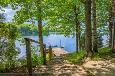 412 Sherwood Drive • Perry, ON photo 9