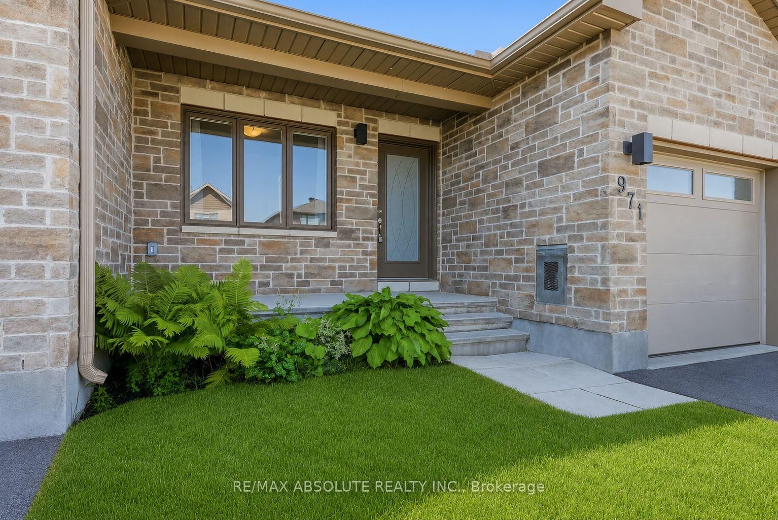 971 LEISHMAN Drive • Almonte, ON photo 2