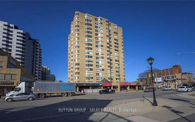 1605 - 695 Richmond Street