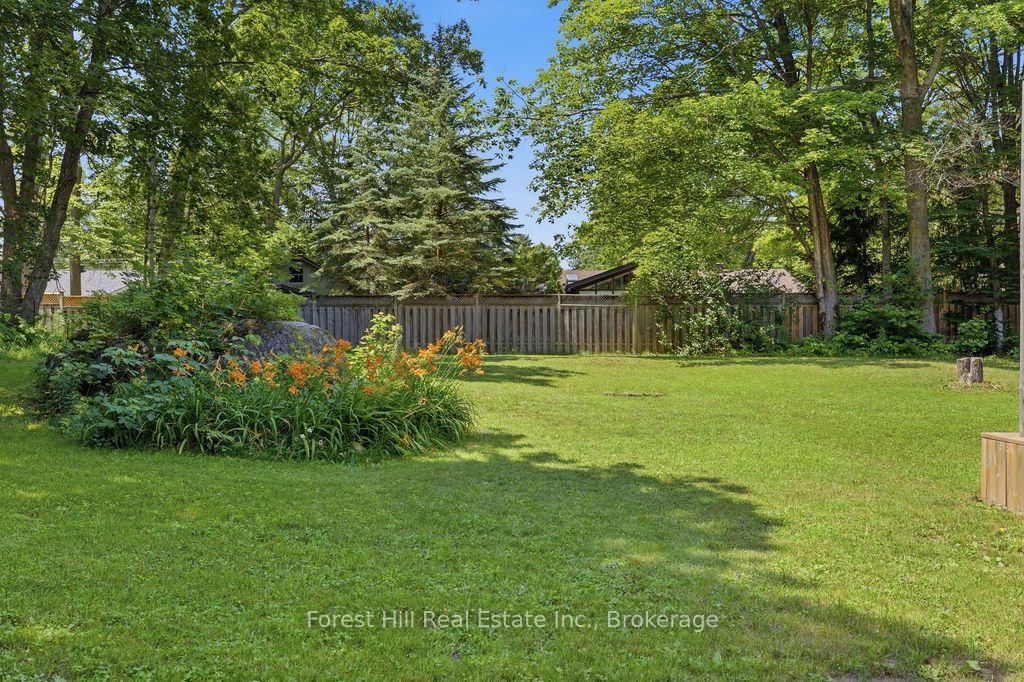415 Wellington Street • Gravenhurst, ON photo 33