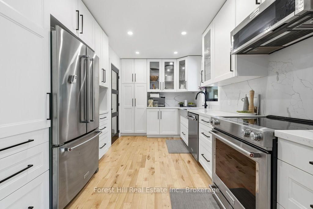 415 Wellington Street • Gravenhurst, ON photo 7
