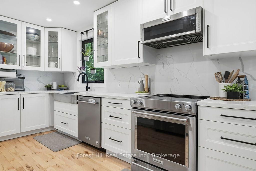 415 Wellington Street • Gravenhurst, ON photo 8
