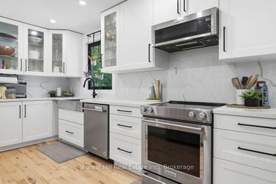 415 Wellington Street • Gravenhurst, ON photo 8
