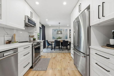 415 Wellington Street • Gravenhurst, ON photo 9