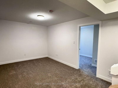 30 HOPPER Lane • St. Thomas, ON photo 4