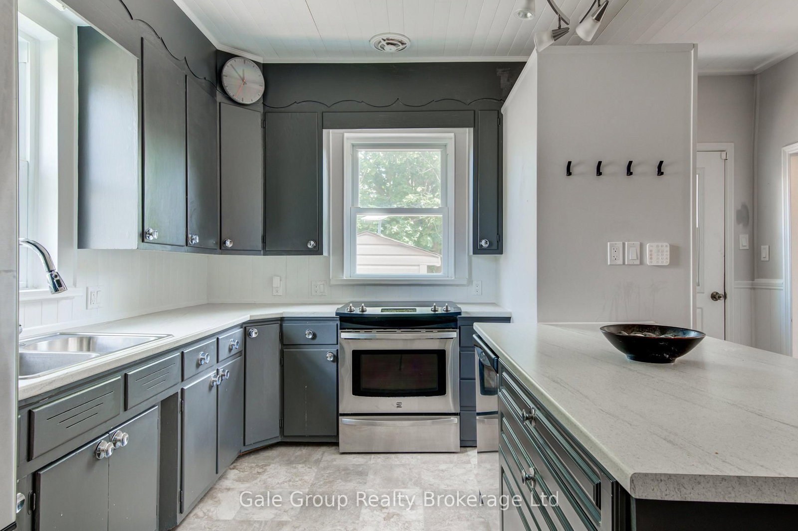 80 William Street • Ingersoll, ON photo 3