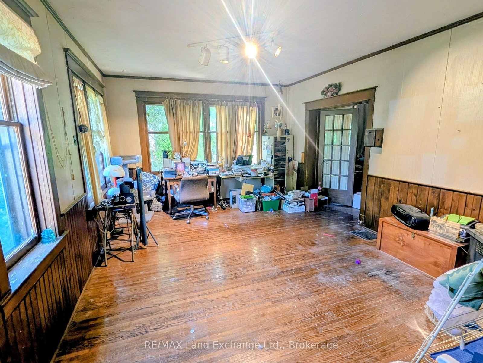 570 10th Street • Hanover, ON photo 18