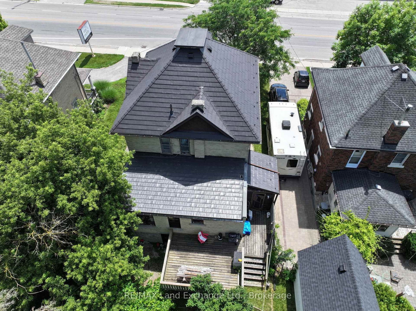 570 10th Street • Hanover, ON photo 2