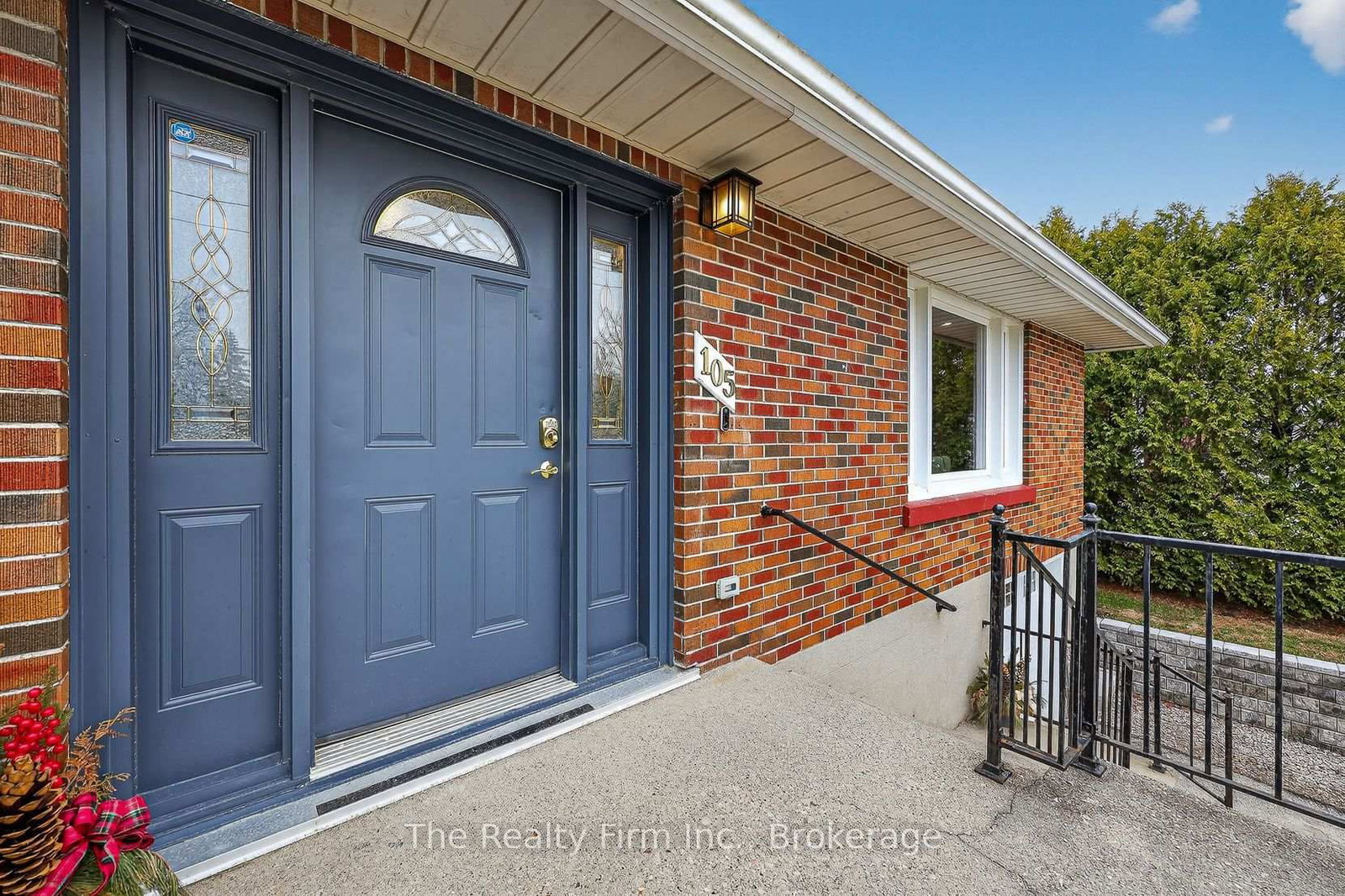 105 E King Street • Ingersoll, ON photo 3