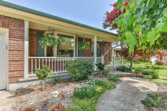 1221 GLENORA Drive
