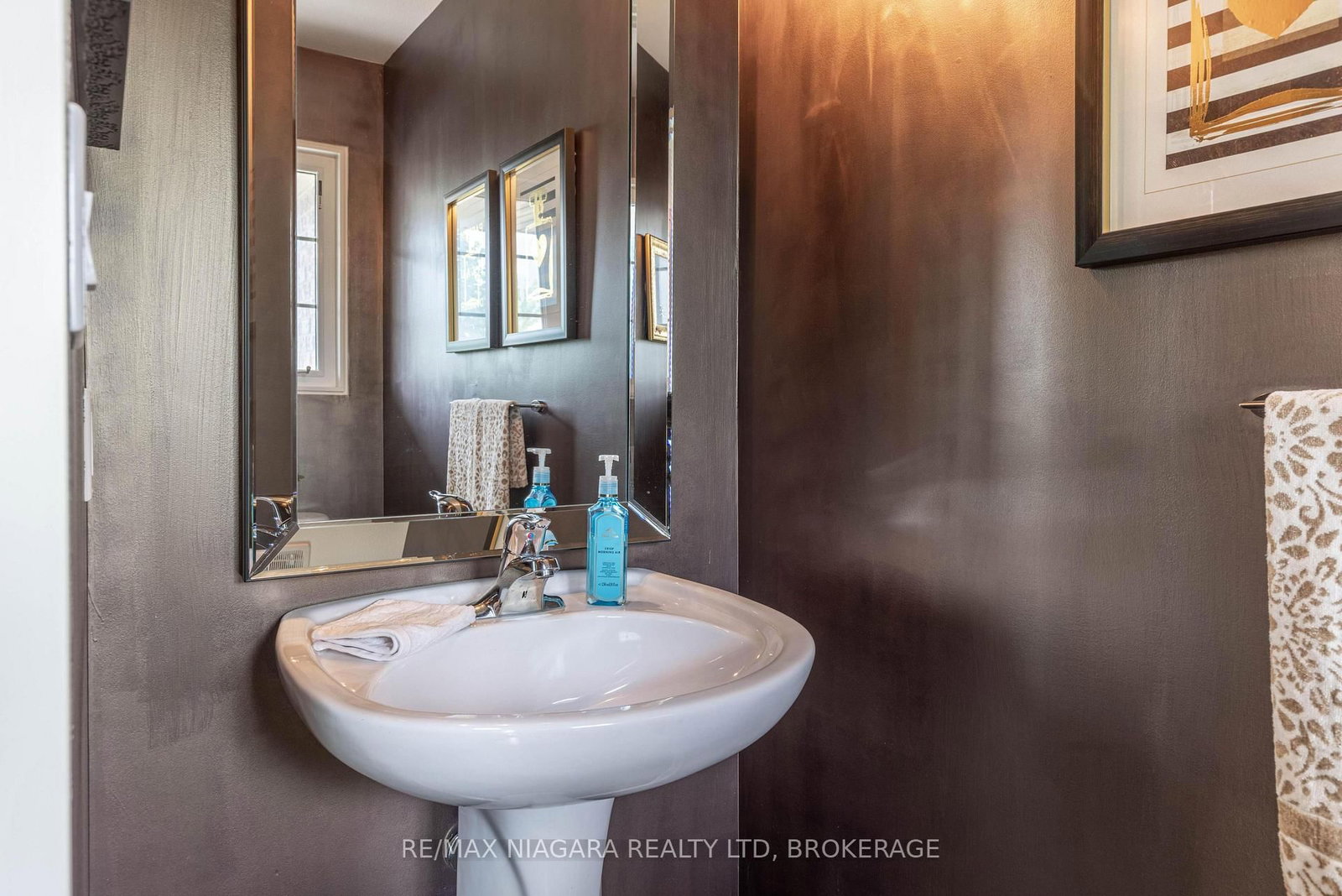 8625 Upper Canada Drive • Niagara Falls, ON photo 12