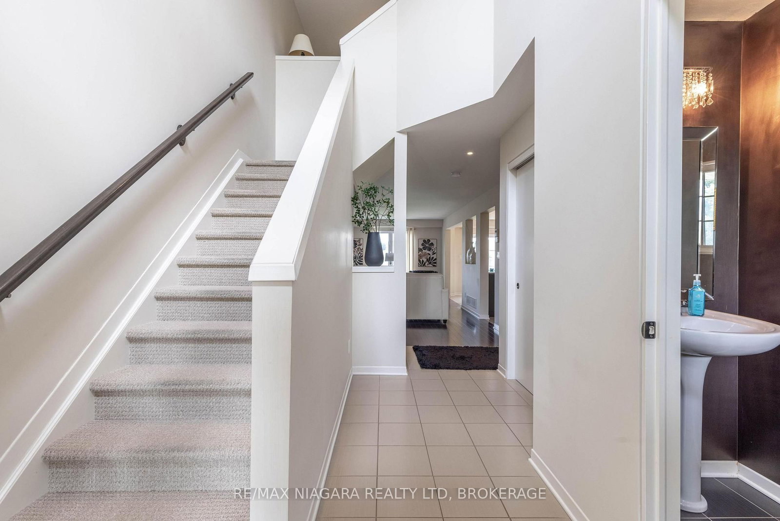 8625 Upper Canada Drive • Niagara Falls, ON photo 13