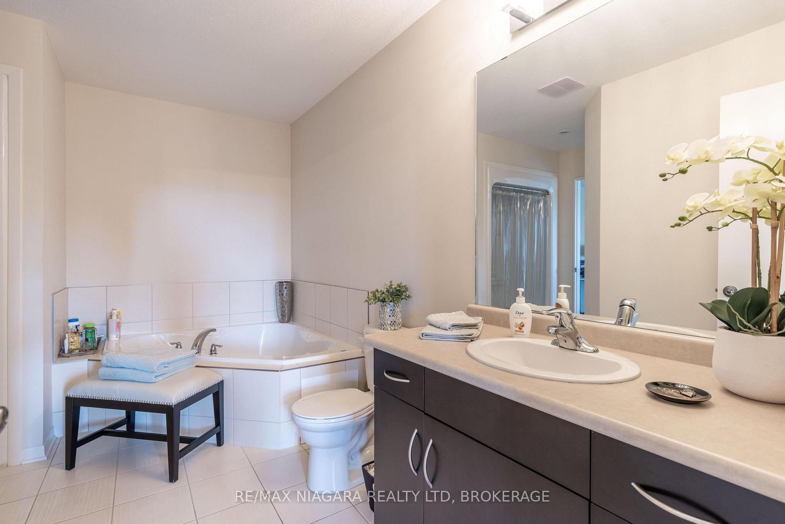 8625 Upper Canada Drive • Niagara Falls, ON photo 17