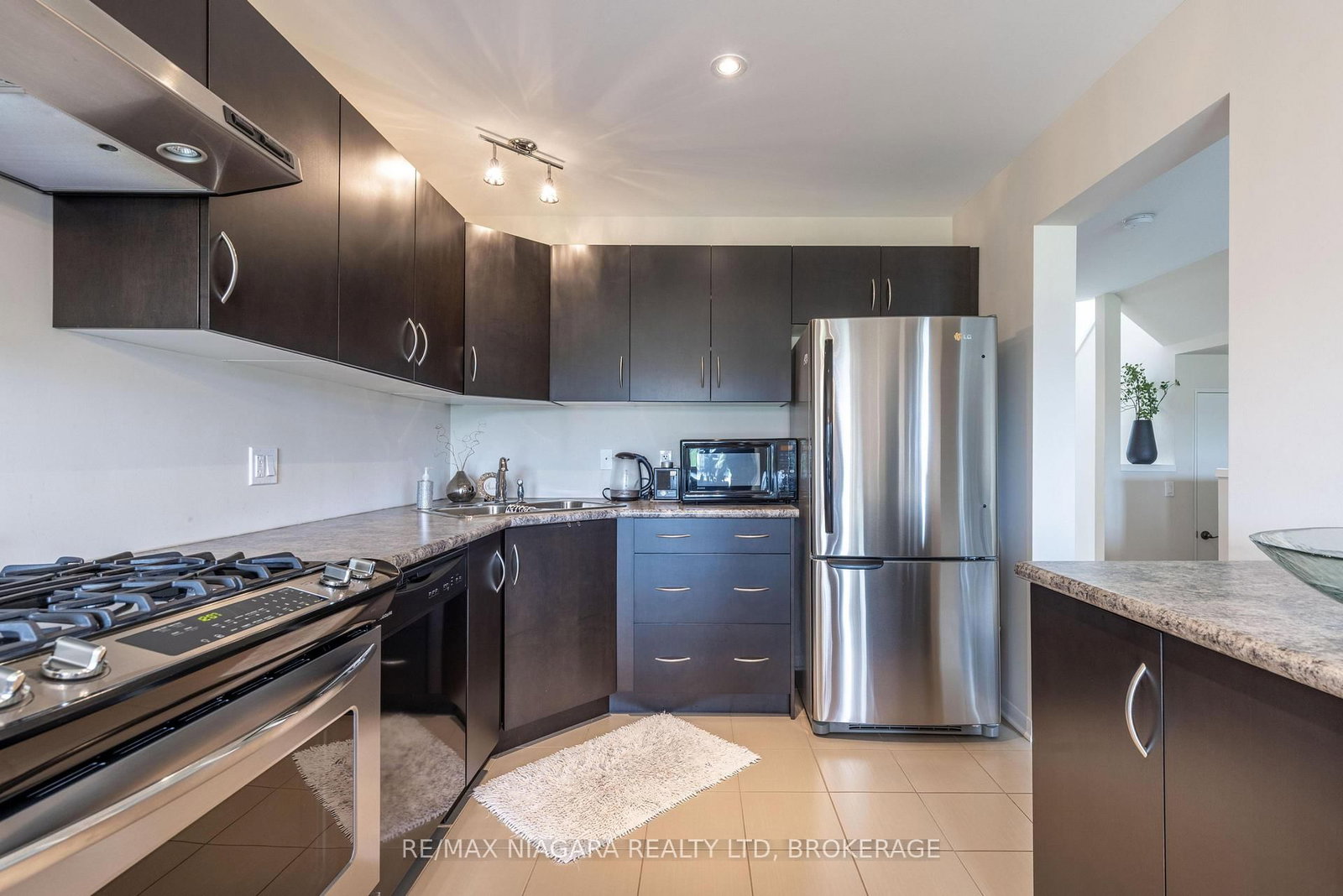8625 Upper Canada Drive • Niagara Falls, ON photo 9